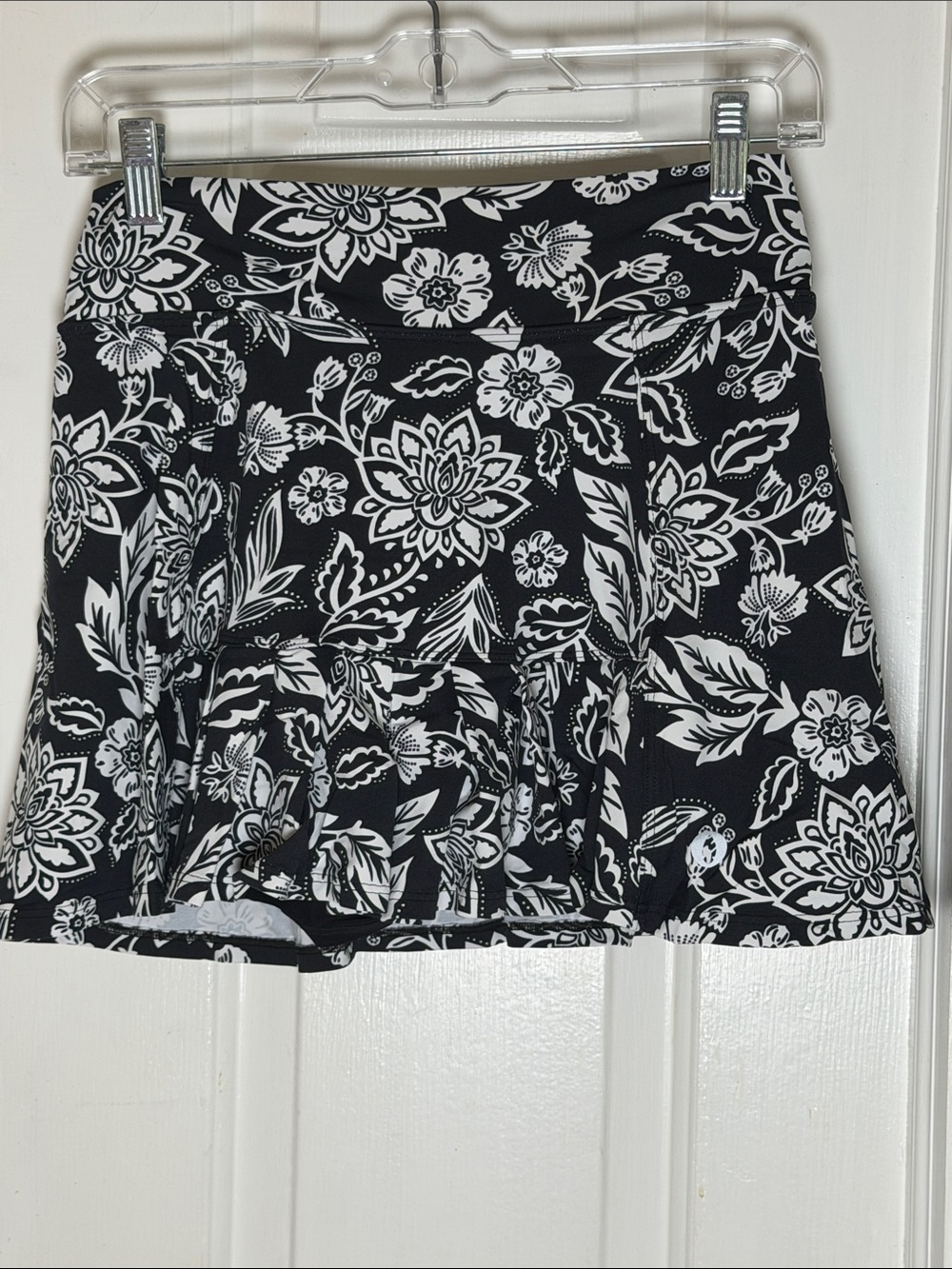 Women’s Dona Jo Abstract Palm Black White Pickleball Golf Tennis Athletic Skort - Picture 2 of 6